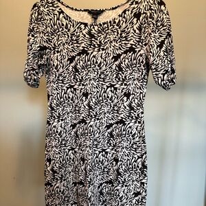 Banana Republic black and white flower pattern dress, size XS